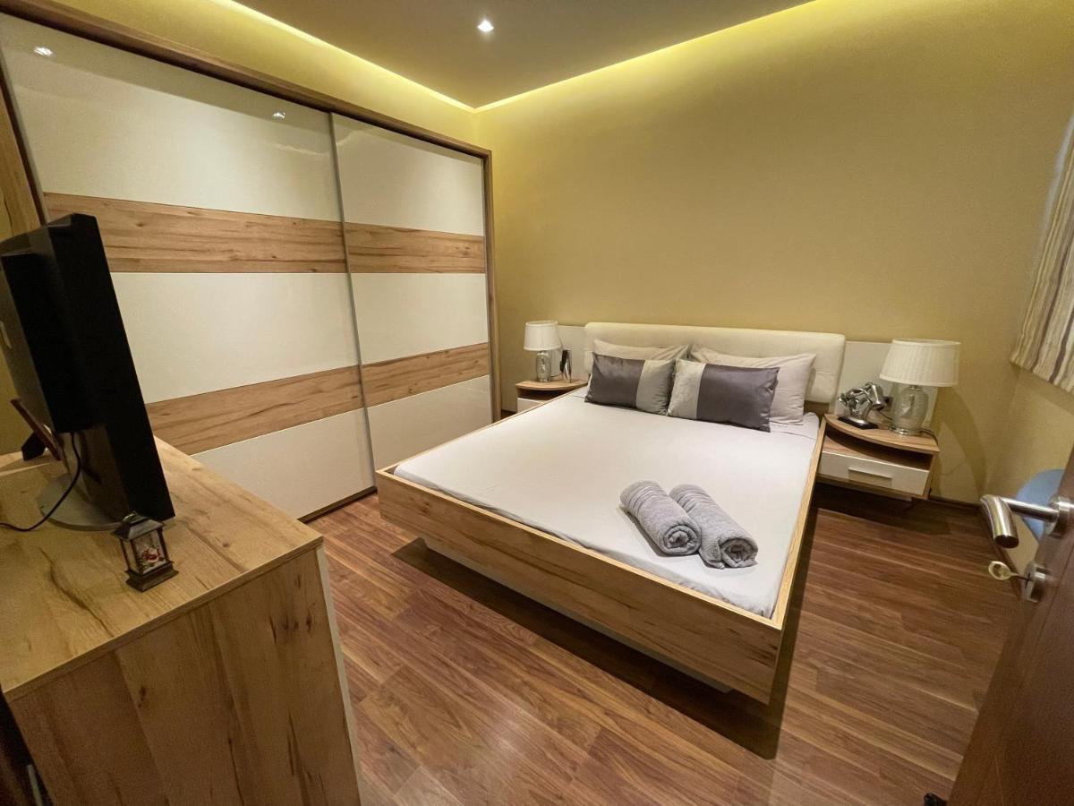 Modern Finished Apartment With Natural Light セント・ポールズ・ベイ エクステリア 写真