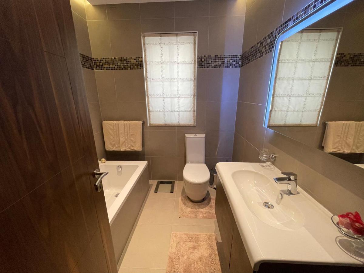 Modern Finished Apartment With Natural Light セント・ポールズ・ベイ エクステリア 写真